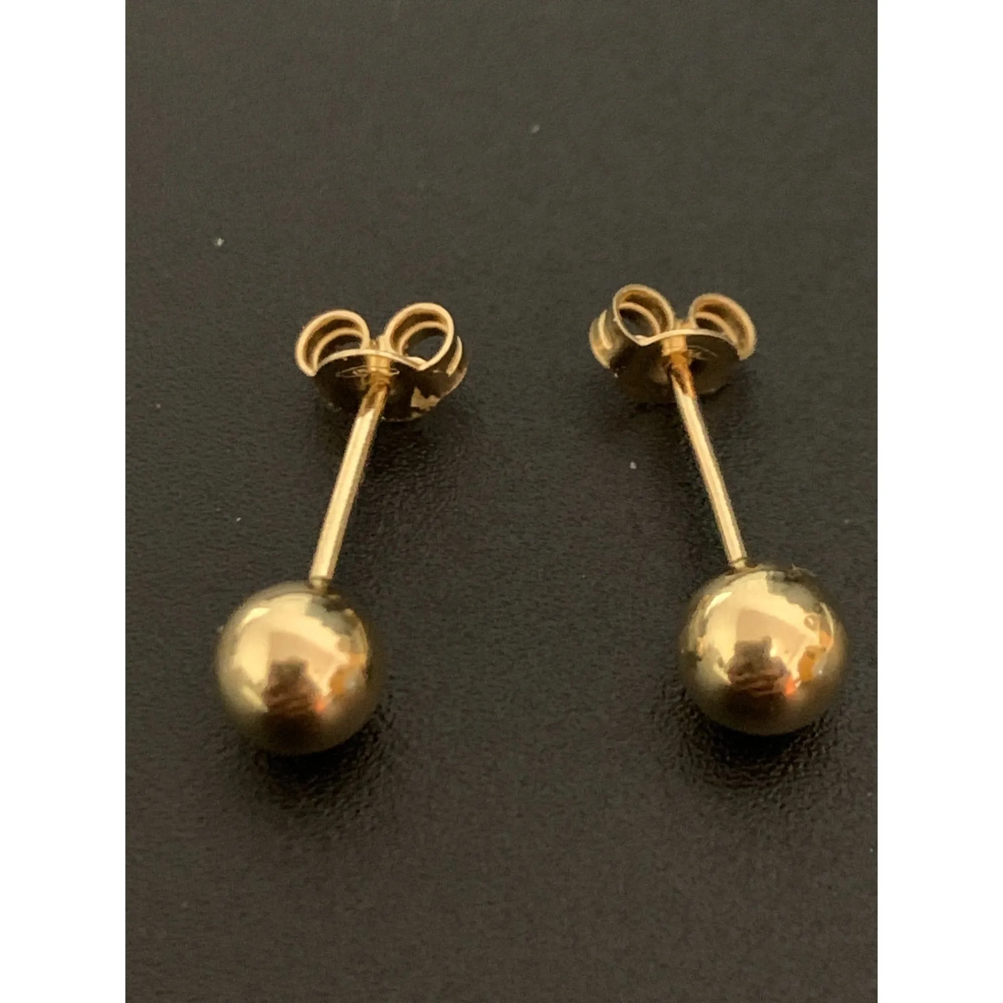 18K Gold Earrings Stud Polished Balls 1.55 grams