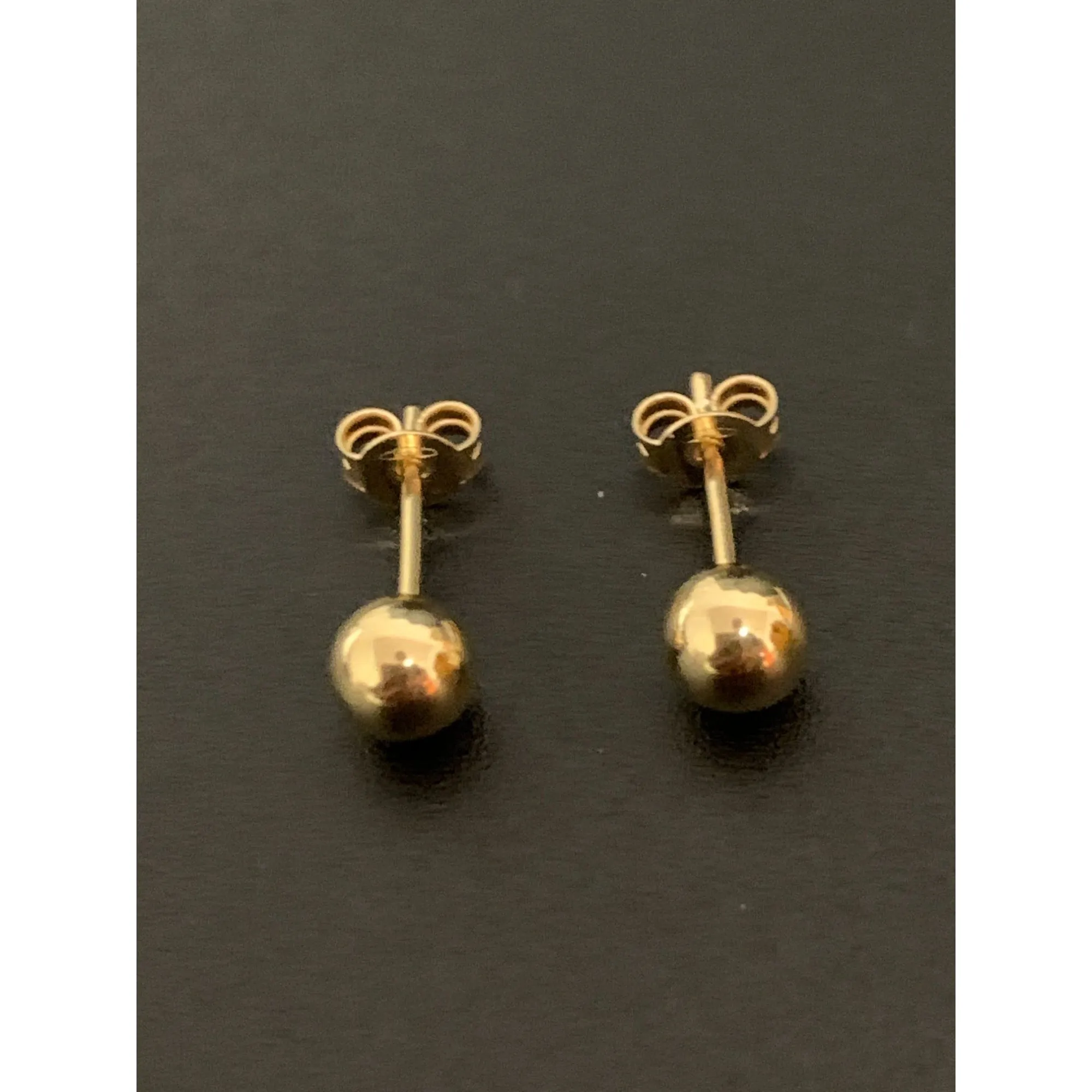 18K Gold Earrings Stud Polished Balls 1.55 grams