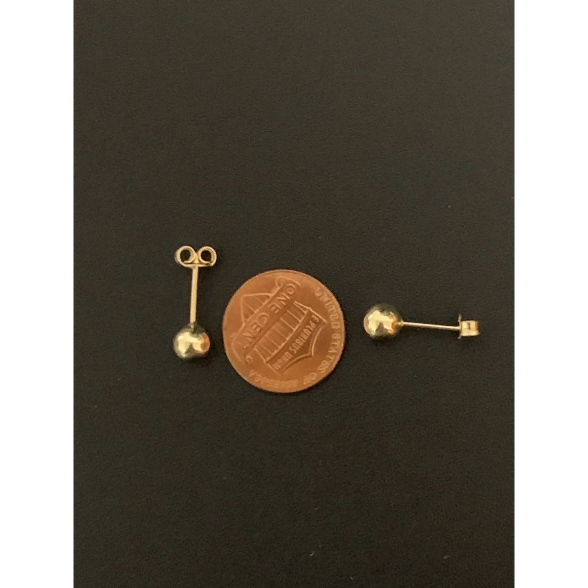 18K Gold Earrings Stud Polished Balls 1.55 grams