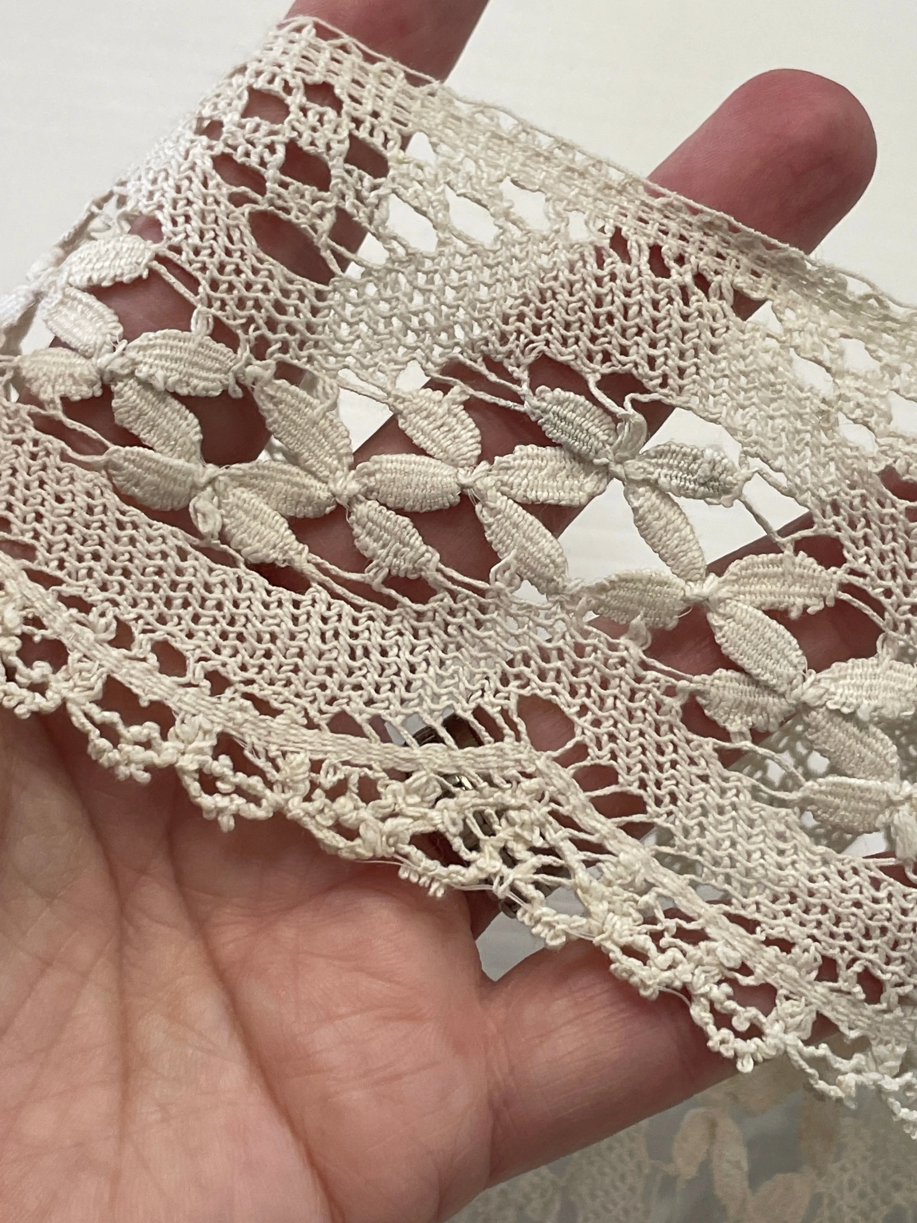 2m LEFT: Vintage Cream Intricate Lace Trim Wide 80mm