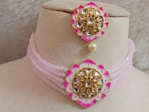 Chokar necklace with mangtika (baby pink)