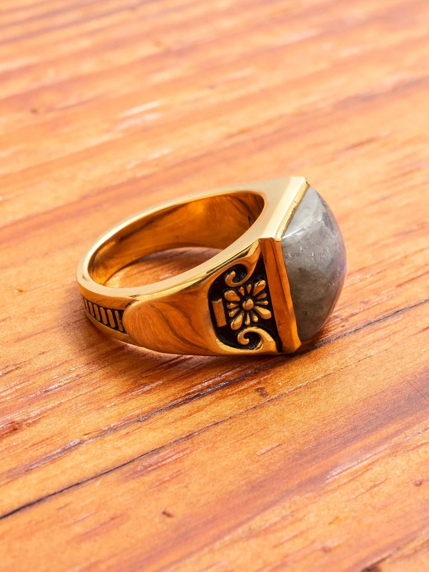 Collegiate Ring in Gold/Labradorite