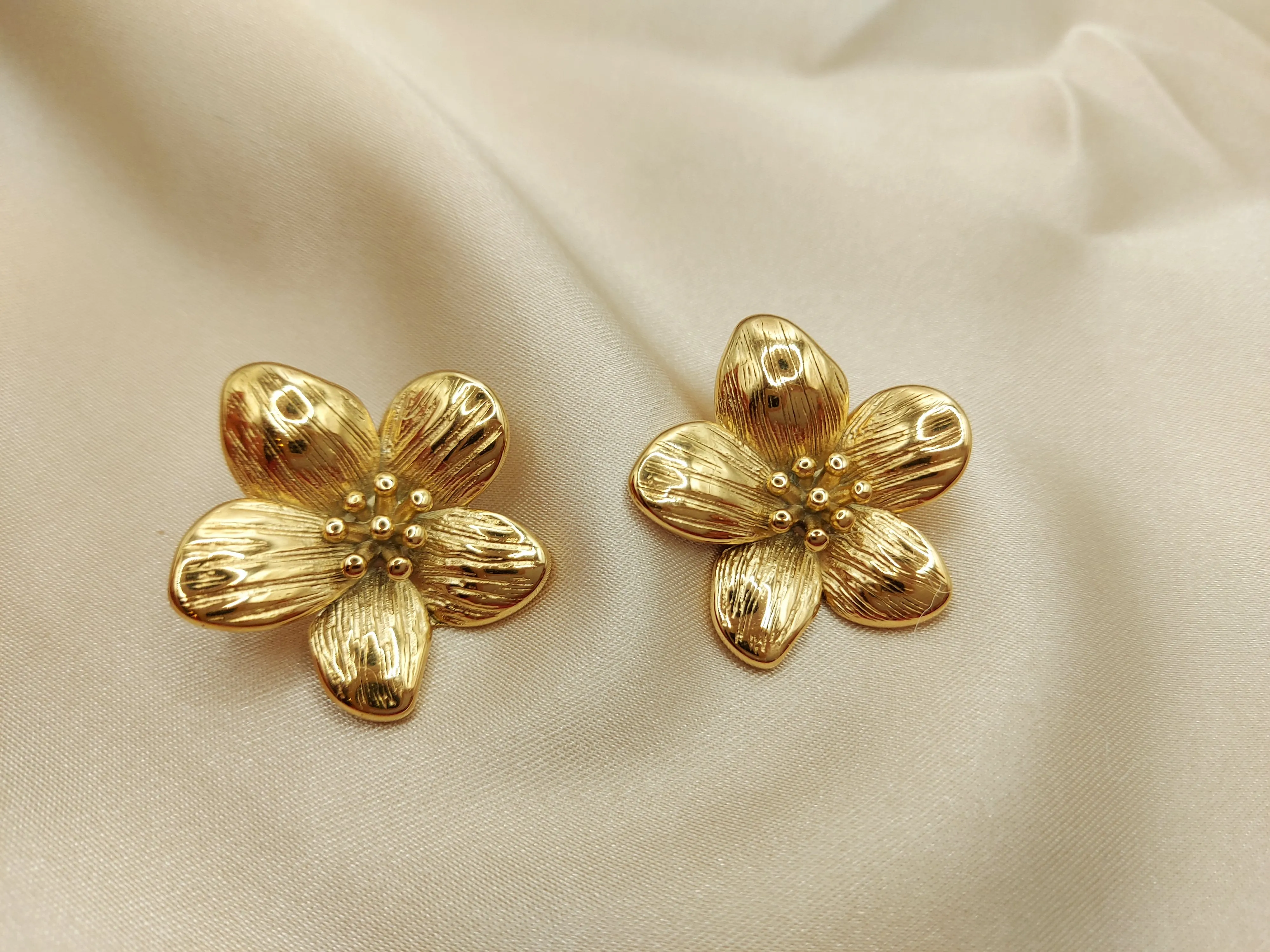 Elegant 18K Gold Plated Waterproof Floral Stud Earrings - Delicate Fashion Jewelry for Women (Copy)