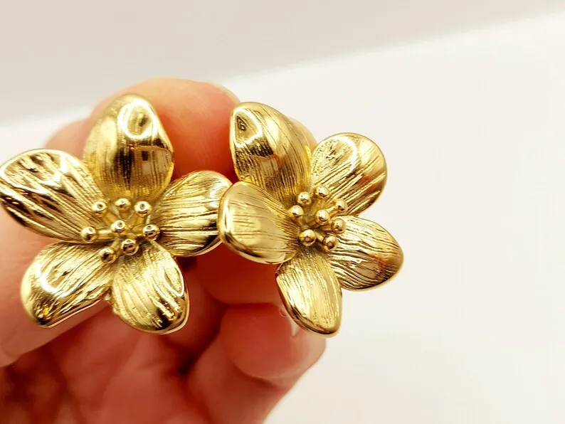 Elegant 18K Gold Plated Waterproof Floral Stud Earrings - Delicate Fashion Jewelry for Women (Copy)