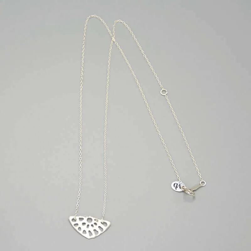 LOTUS PENDANT NECKLACE
